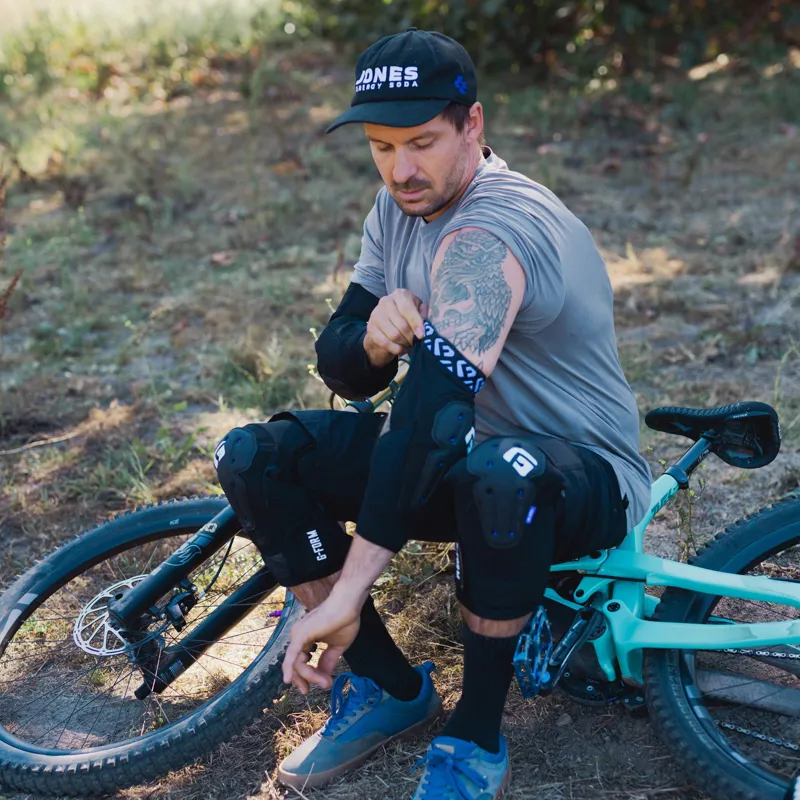 G-Form Mesa Elbow Guard Black-6