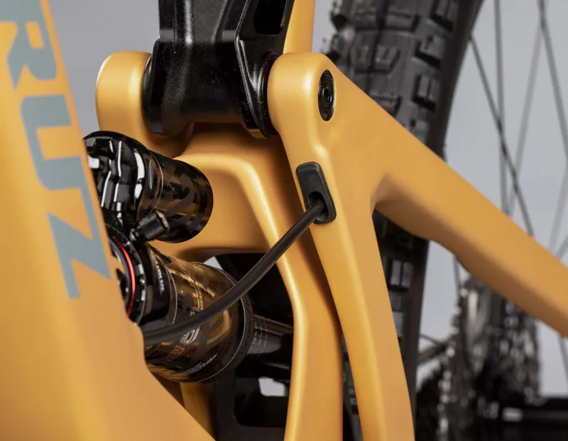 Santa Cruz Bronson C S Kit Sram GX Mountain Bike-4